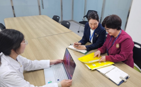 간호사 및 사회복지사 사진